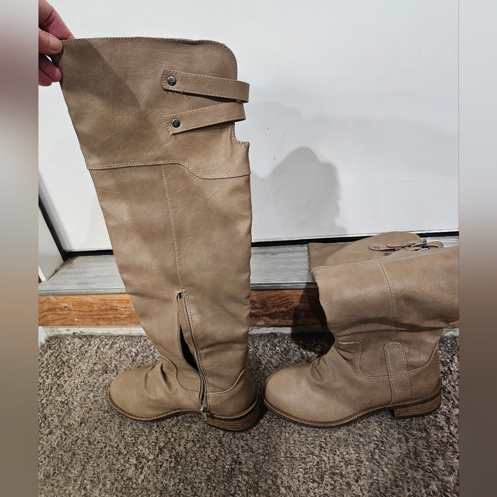 Venus Boots Size 6.5 Used Once!!